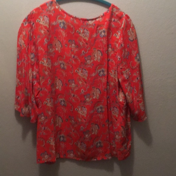 Gathered short sleeved top in good condition. - Picture 2 of 3